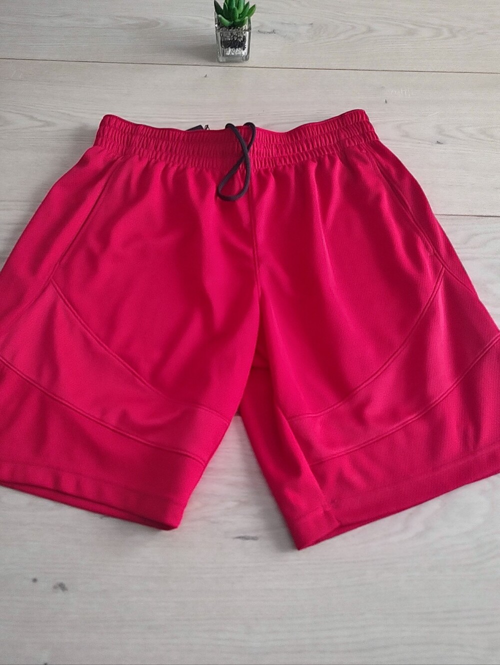 Shorts Red Men's Or Womens Csg Size Large Pockets  100% Polyester New Elastic Wa